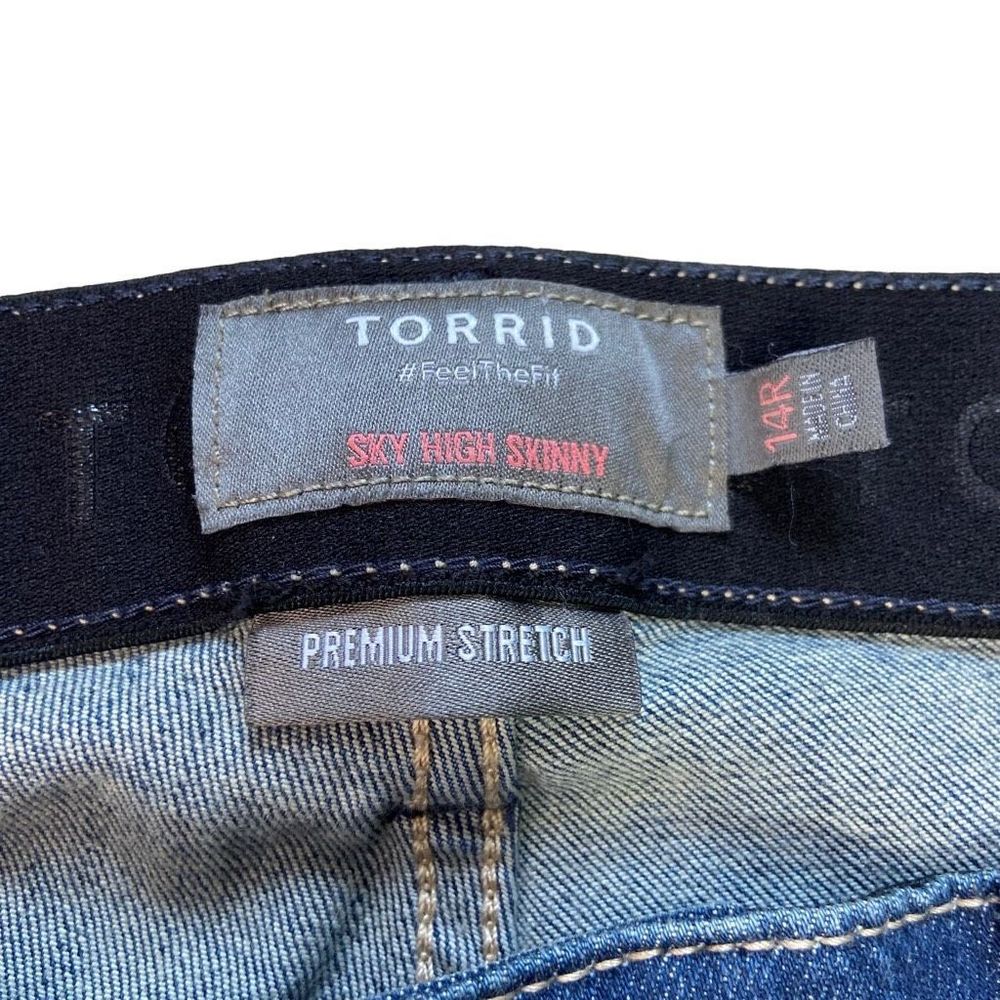 EUC✨ TORRID women’s 14R Sky High Skinny Distressed Premium Stretch Jeans - Picture 5 of 8